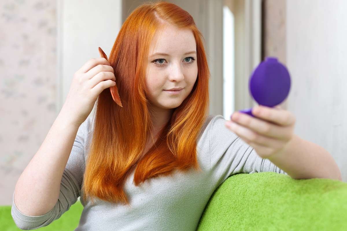 Applying dye to a human hair wig at home