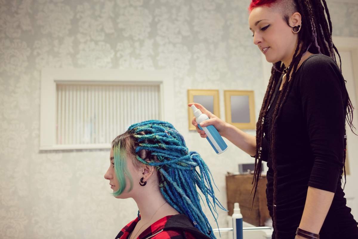 Applying fabric dye to a synthetic wig using boiling water method